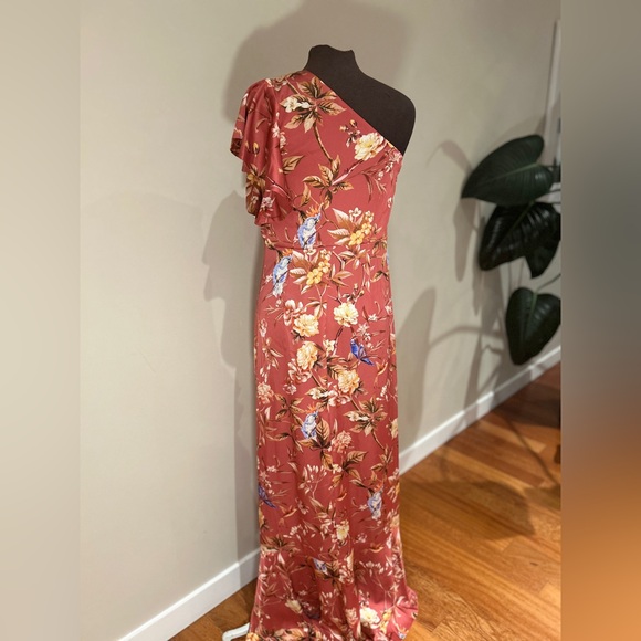 Express floral satin one-shoulder maxi dress - Picture 5 of 7